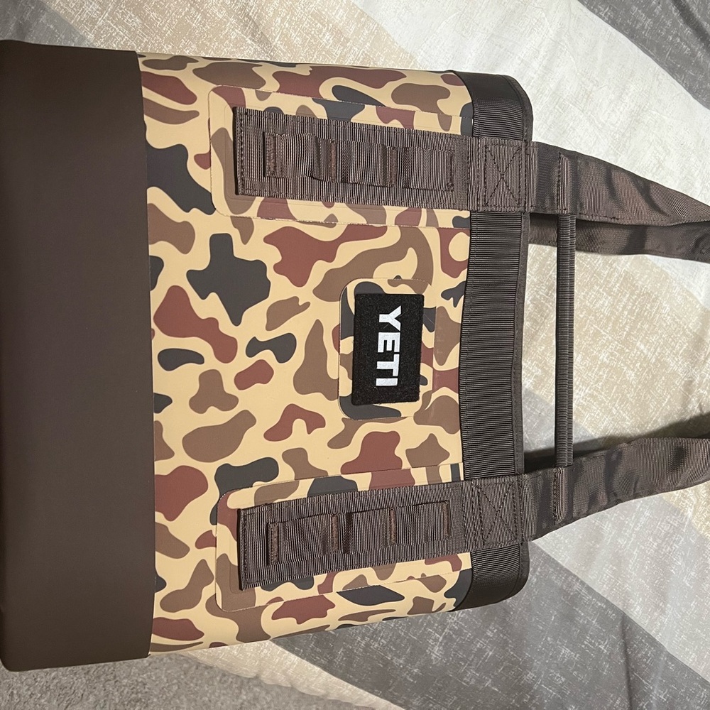 YETI Camo Camino 20 - woodlands camo - BNWT